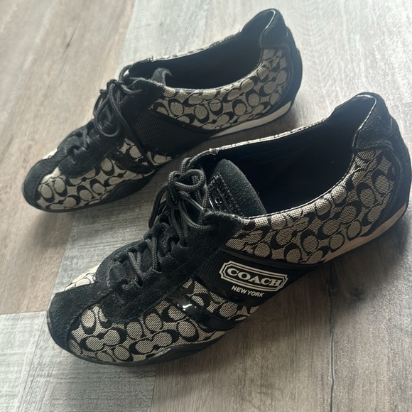 Coach signature C 8 1/2 M women’s lace up sneakers - Picture 4 of 8